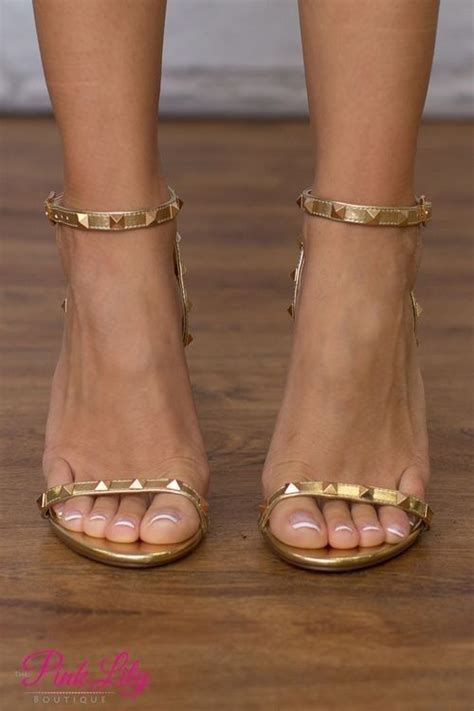 de 247 bästa beautiful feet amazing heels and lovely legs bilderna på pinterest damskor höga