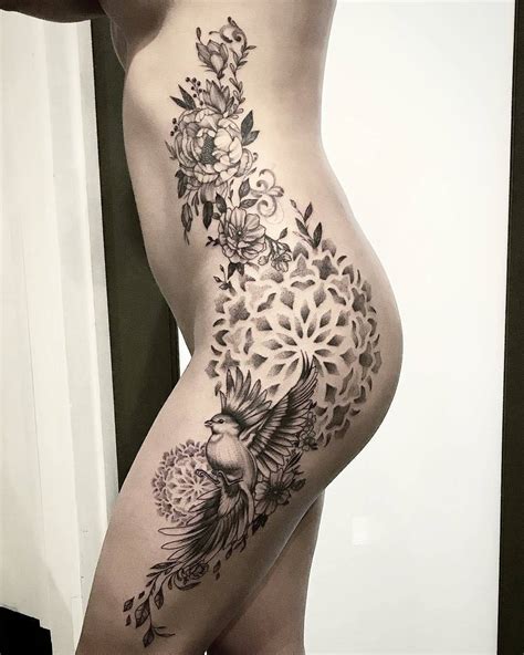 45 Beautiful Hip Tattoo Design Ideas For Women