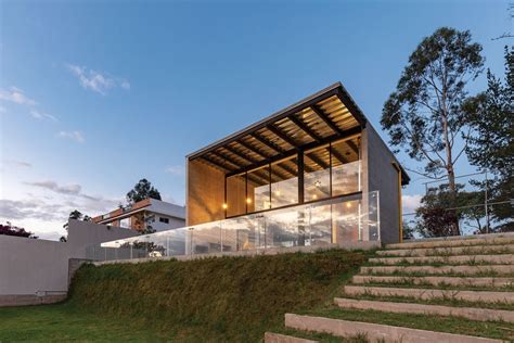 una casa en ecuador inspirada en el hormigon visto  la compone puembo ecuador