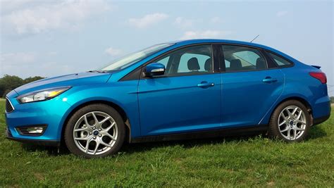 review  ford focus sedan se    stuff bestride