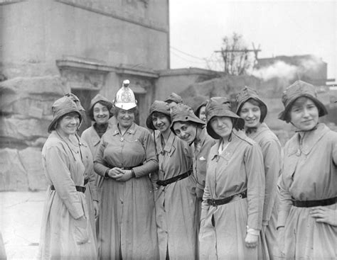 the home front old photos of women in the first world war