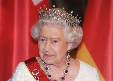 Queen Elizabeth S Surprising Tip For Keeping Your Jewellery Sparkly