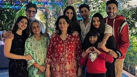 love filled photo   bachchan family  melting hearts  internet