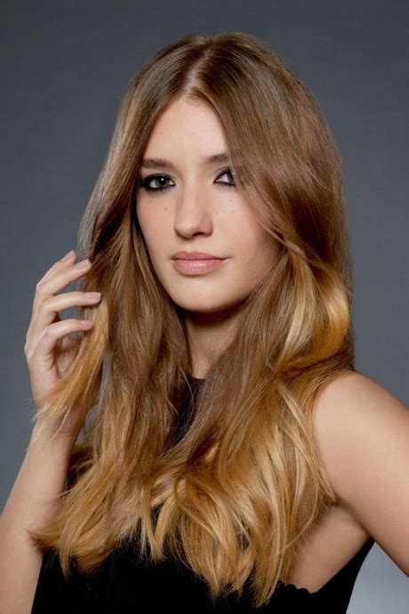 Lo shatush, nella versione, biondo cenere è molto di moda ed è l'ideale per le donne con . Shatush per capelli biondo scuro
