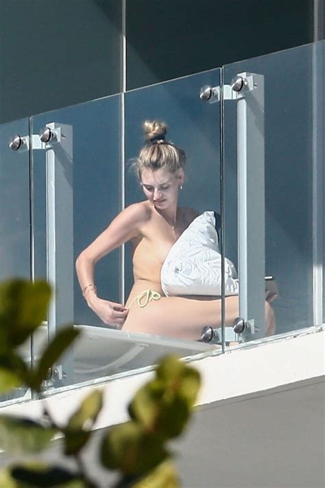 Roosmarijn De Kok Sunbathes Topless In Miami 35 Photos