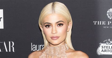 kylie jenner denies writing post about sex toys on her app