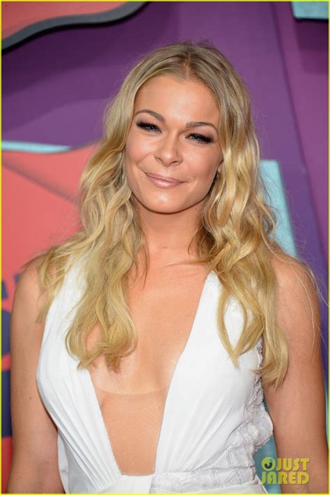 leann rimes flaunts leg and cleavage at cmt music awards 2014 photo