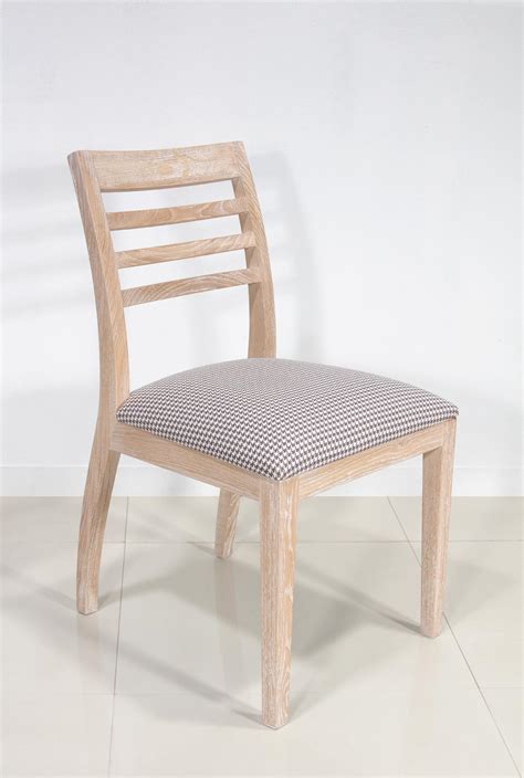 chaise florian realisee en chene massif ligne contemporaine assise tissu elastron bristol purple