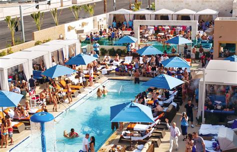 Best Topless Pools In Las Vegas Discotech The 1 Nightlife App