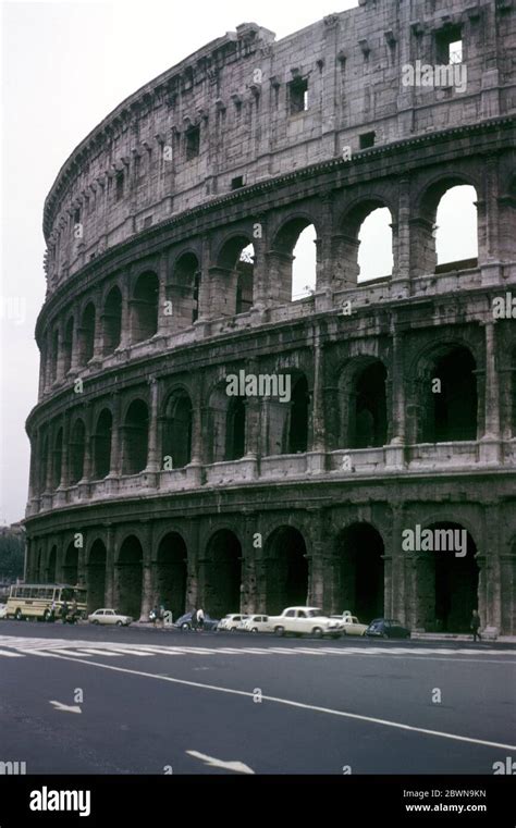 anfiteatro coliseo representado en 1966 en roma italia fotografía de
