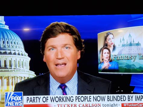 does tucker carlson wear a hairpiece why does sean