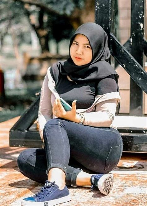 Pin Oleh Arthur Wolfgang Di Hijab 13 Hijab Chic Curvy Jeans Gaya Jilbab