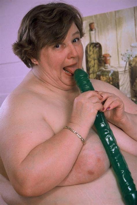 bbw granny with a big dildo in her huge ass pichunter