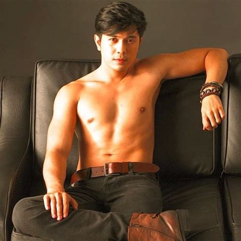 Celebrity Gallery Paulo Avelino Photo Gallery And Biography