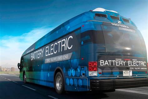 electric buses  coming  theyre    fix  big urban problems vox