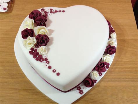 beautiful heart shaped cake decorating ideas