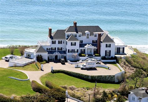 taylor swifts home  rhode island celebrity house pictures