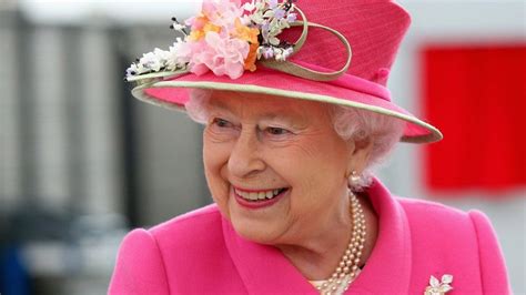 queen s 90th birthday what it s like baking her majesty s birthday cake bbc newsbeat