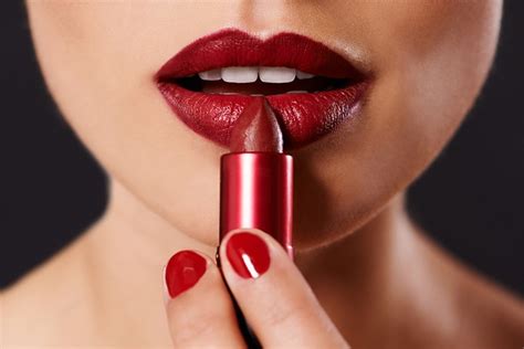 Festive Bold Lipstick How To Pull Off The Boldest Shades