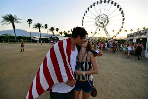 A Pair Of Stagecoach Fans Got Smoochy Cute Couples At