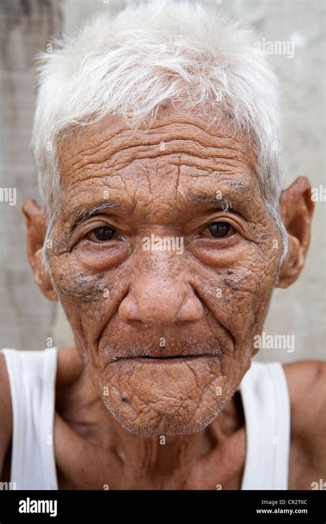 An Old Filipino Man Sitting Outside His Home Lapu Lapu City Metro