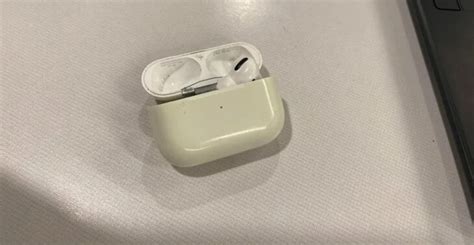 airpods case turning yellow common reasons solution