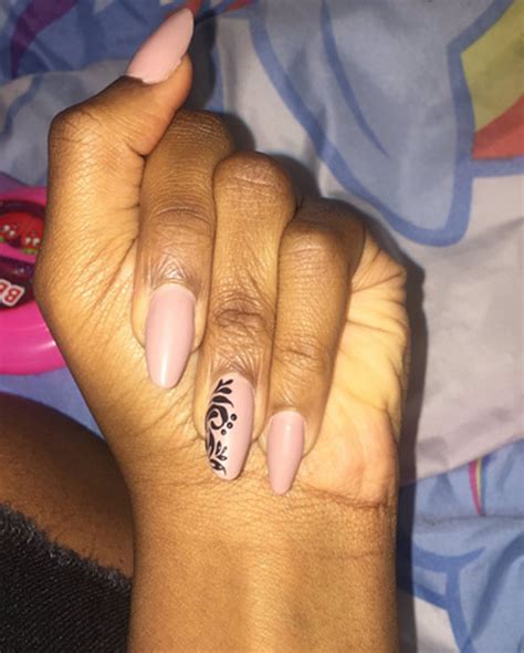Woman Is Shocked When Photo Of Her Manicure Goes Viral After Twitter