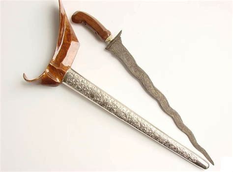 3 senjata tradisional lampung warisan leluhur kerajaan tulang bawang