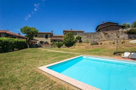 2 houses each with own pool 60kms northern of lucca 12x6