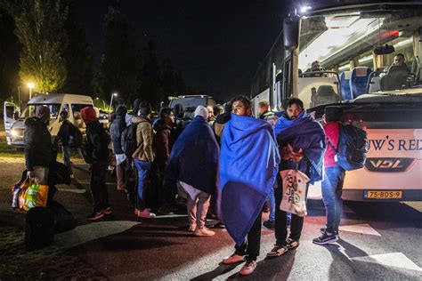 verzet tegen komst azc  twenterand asielzoekers verdelen  dorpen en westerhaar ontzien