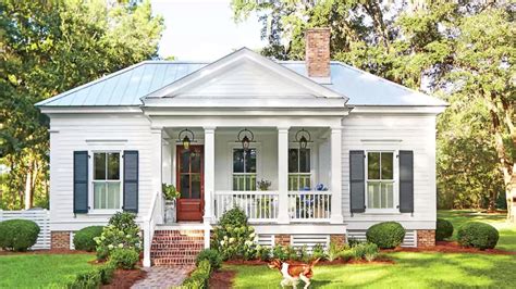 favorite  square foot cottage      southern living