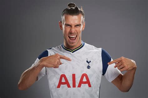 Gareth Bale Given Famous No 9 Shirt At Tottenham After