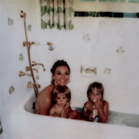 Bath Time With Her Daughters Natasha And Courtney X Natalie Wood Old