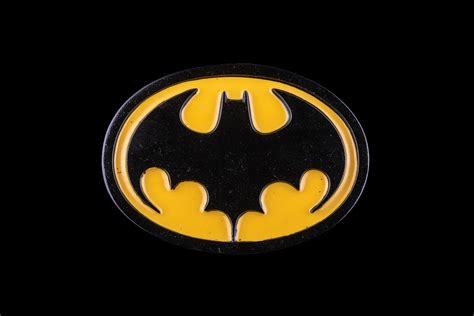 theatrum mundi original batman chest insigna    batman