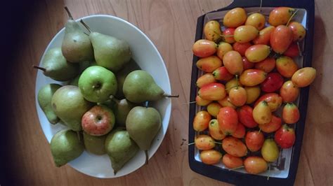small apple  fruits  picked      side   image rwhatisthis