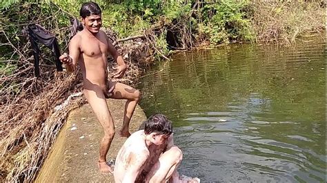 Desi Nude Guy Swimming 1 Xnxx