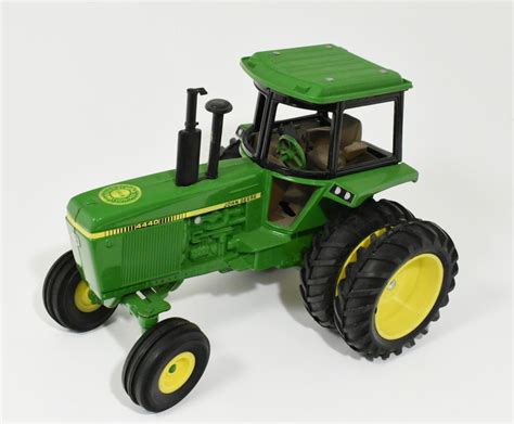 john deere  tractor  dual rear wheels  elmira toy celebration daltons farm toys
