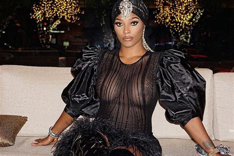 Fans Are Shocked To See Joseline Hernandez Fully Dressed