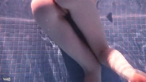 Naked Girl Is Swimming In The Pool Eporner