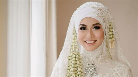 rias pengantin jawa sarat makna   dipadukan  hijab