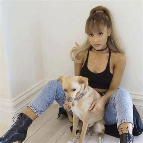 Ariana Grande Fans Page