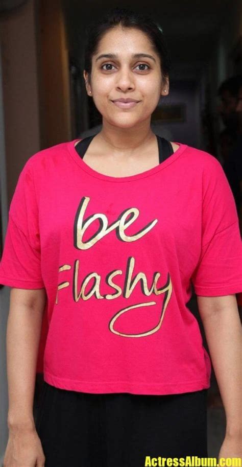 Telugu Tv Anchor Rashmi Gautam Real Face Without Make Up Photos