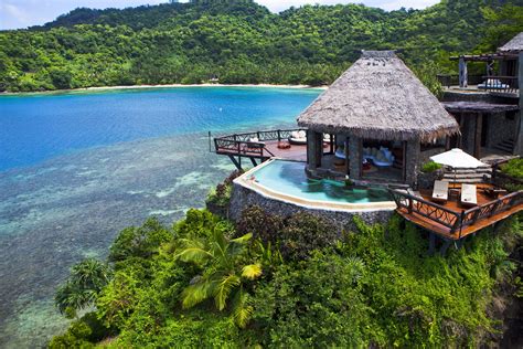 luxury resorts   idyllic islands  fiji