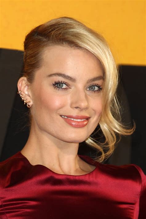 margot robbie deserves all the hype she s getting and more popsugar beauty uk