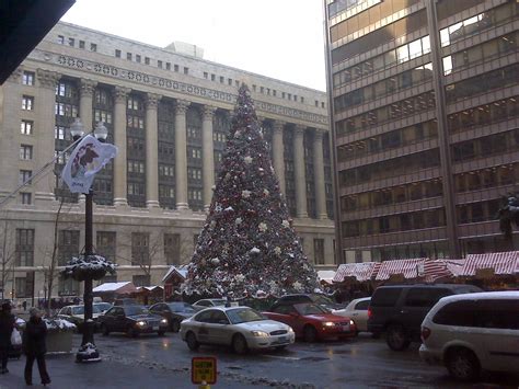 daley plaza christmas tree chicagobear flickr