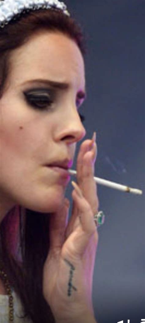 Lana Del Rey Smoking Capri 120s Jack629