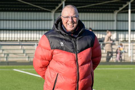 zaterdag  dhl op eigen veld onderuit tegen stadgenoot ariston haaglanden voetbal