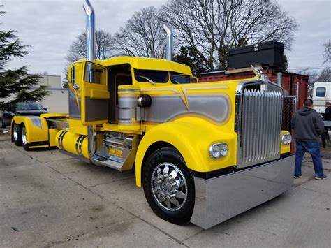lowered reserve  kenworth wa conventional custom semi show truck  auctions