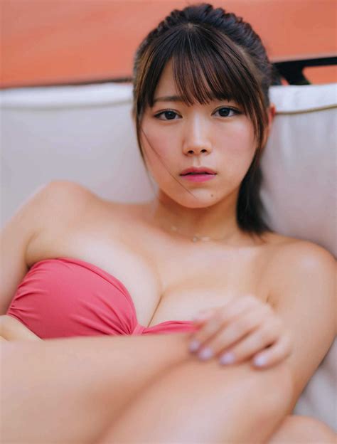 山内鈴蘭 日本一ゴルフが上手いアイドルとして大人気の彼女が南の島で見せたアンニュイな表情 芸能アイドルモデル女優水着画像集