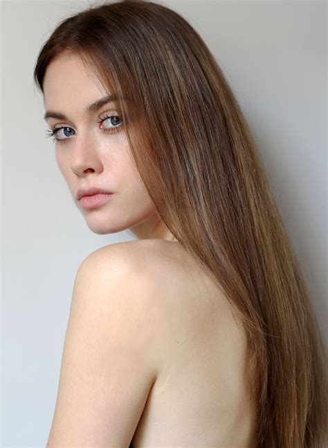 Yulia Novaand T